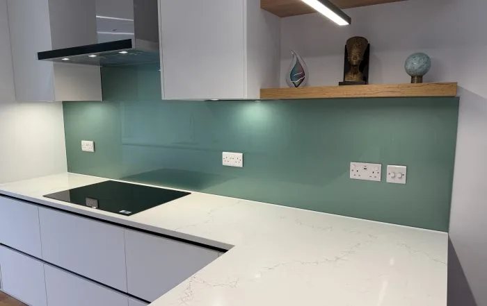 Glass Splashback Vs Tile in Cambridge homes