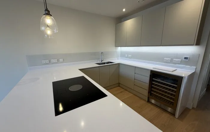 Neutral Glass Splashbacks in Cambridge Home