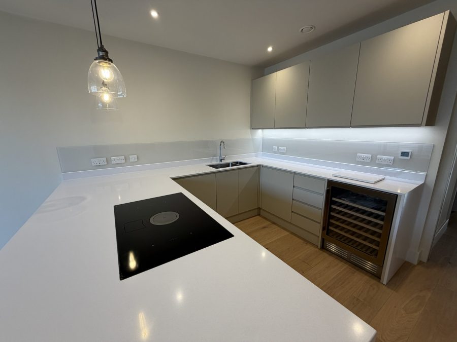 Neutral Glass Splashbacks in Cambridge Home