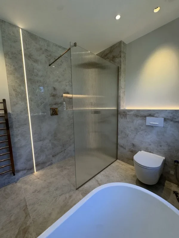 Glass shower screen in reeded glass cambridge